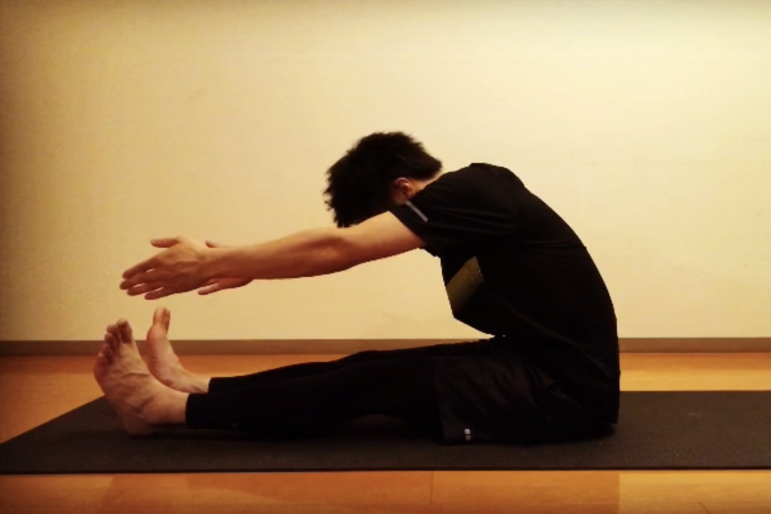 背骨を柔らかくする 毎日やって背骨を柔らかくするピラティスの基本エクササイズ Miyoyu Blog